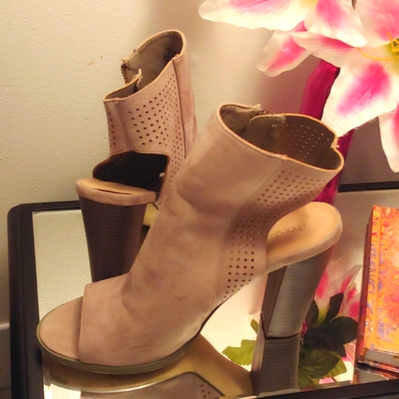 Grey - Picture 4 of 6